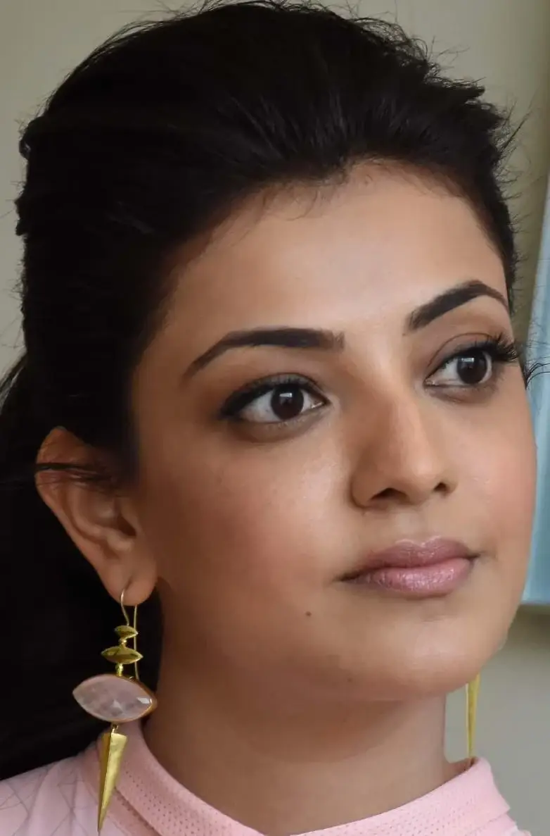 BEAUTIFUL INDIAN MODEL KAJAL AGARWAL FACE CLOSE UP PHOTOS 7